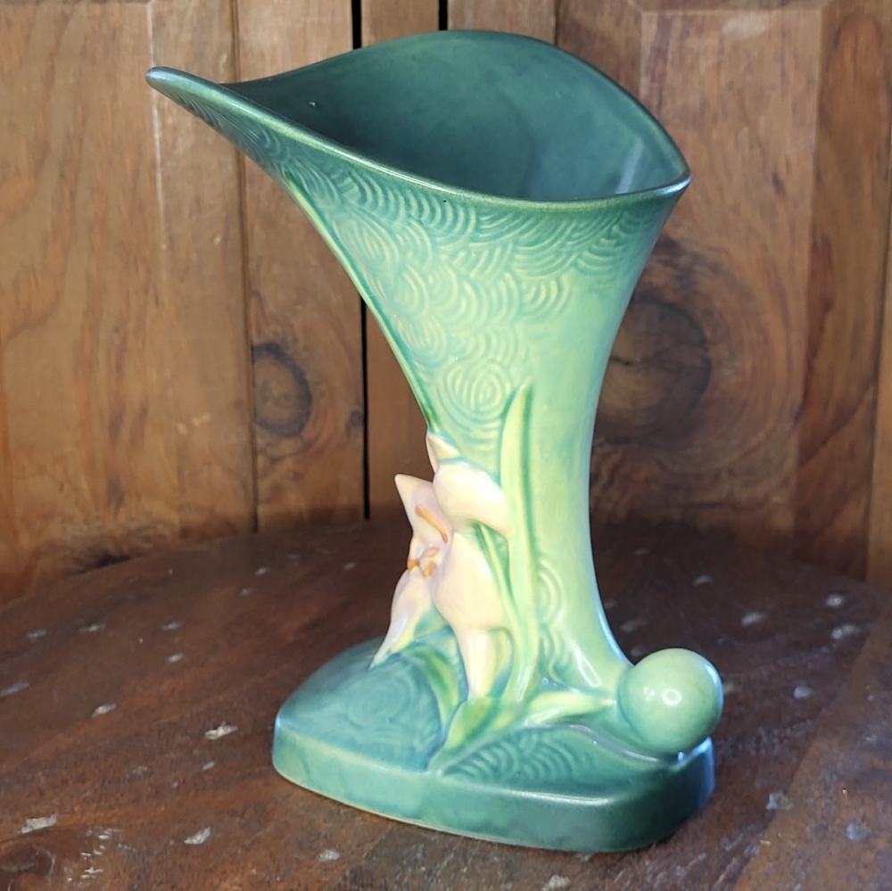 Roseville Zephyr Vase - Picture 7 of 17